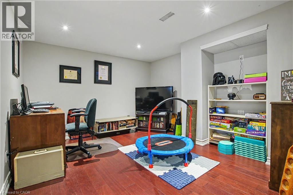 241 GUELPH Avenue thumbnail 17