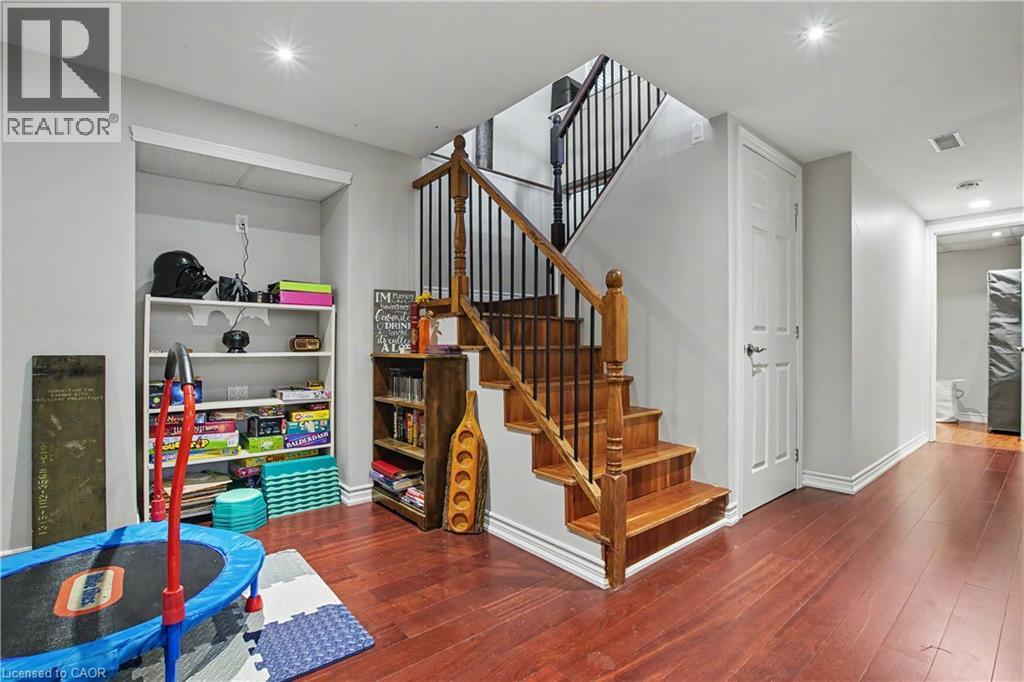 241 GUELPH Avenue thumbnail 18