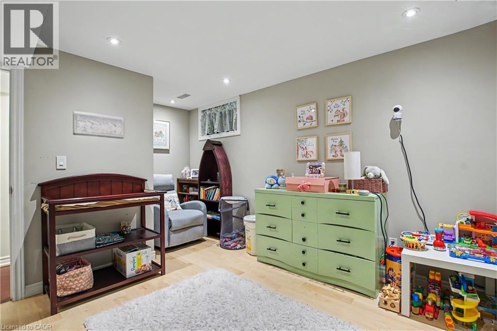 241 GUELPH Avenue thumbnail 21