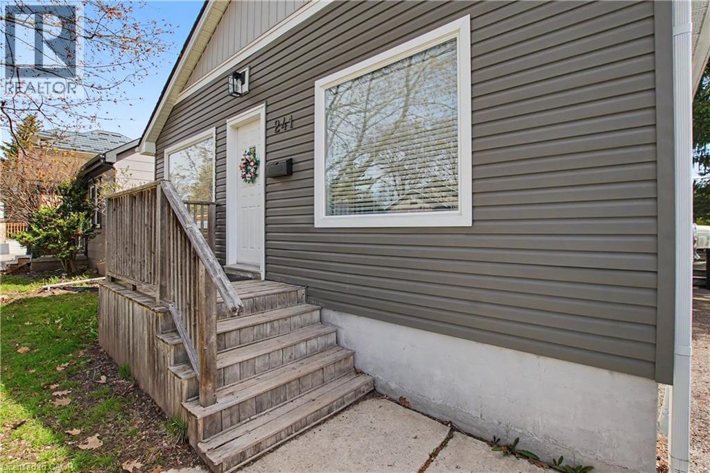 241 GUELPH Avenue thumbnail 4