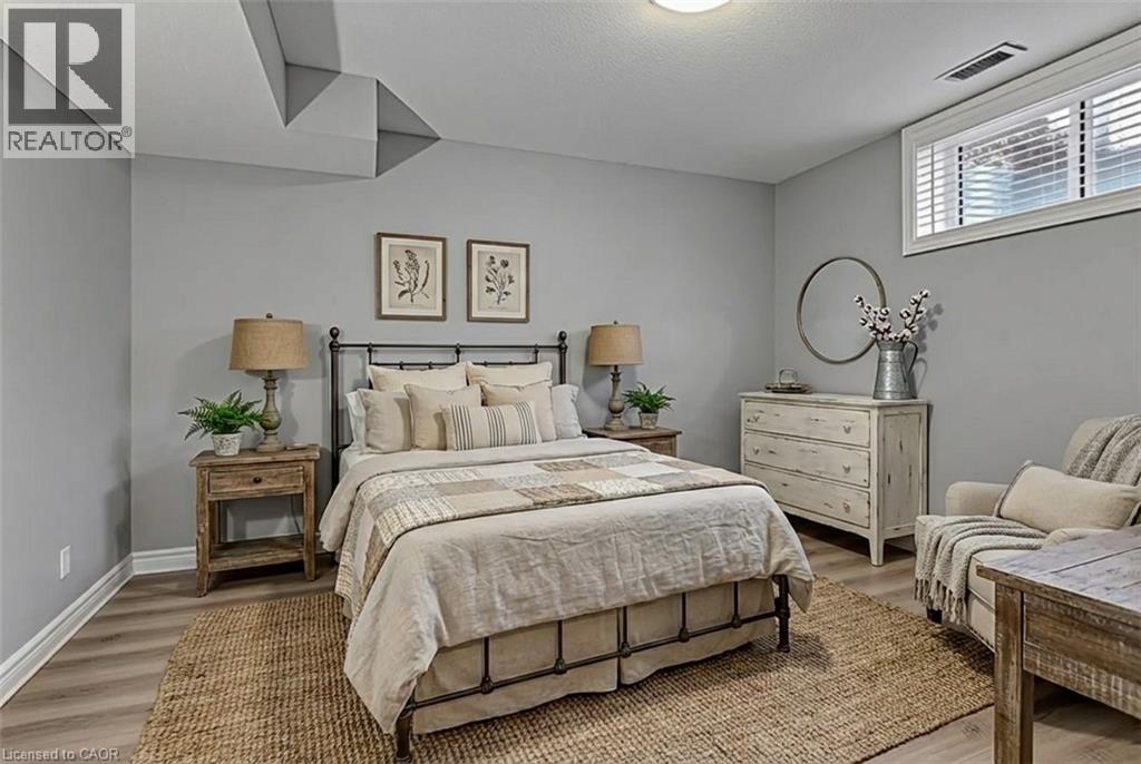 47 HUNTINGTON Place thumbnail 21