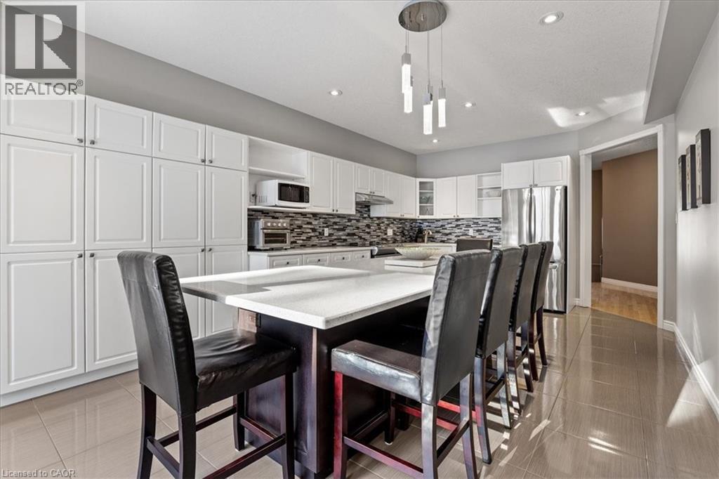 47 HUNTINGTON Place thumbnail 8