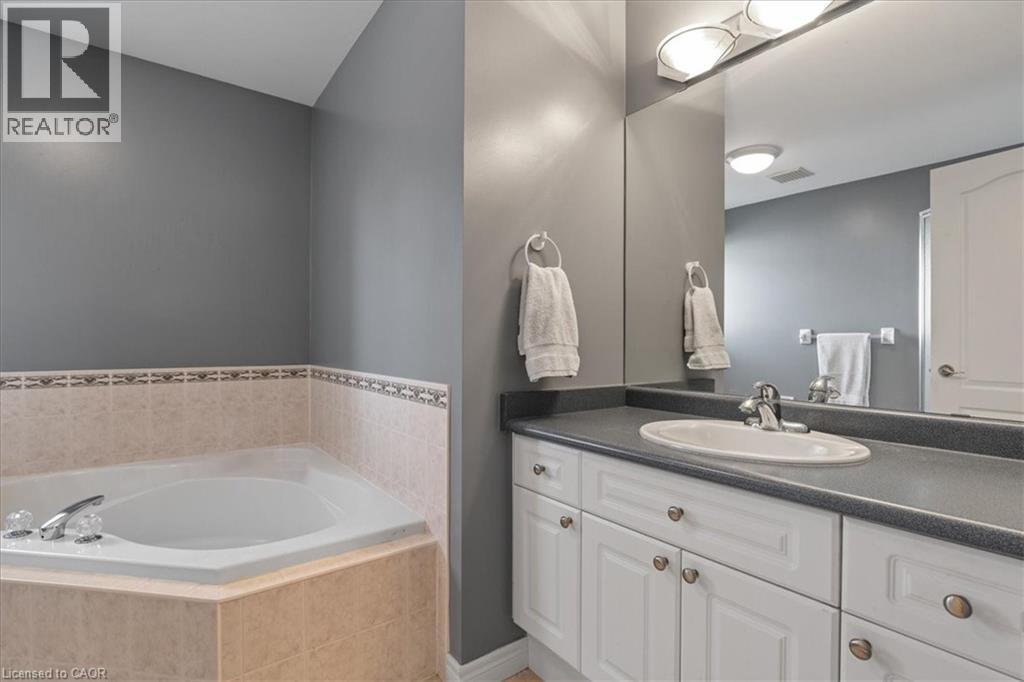 47 HUNTINGTON Place thumbnail 18