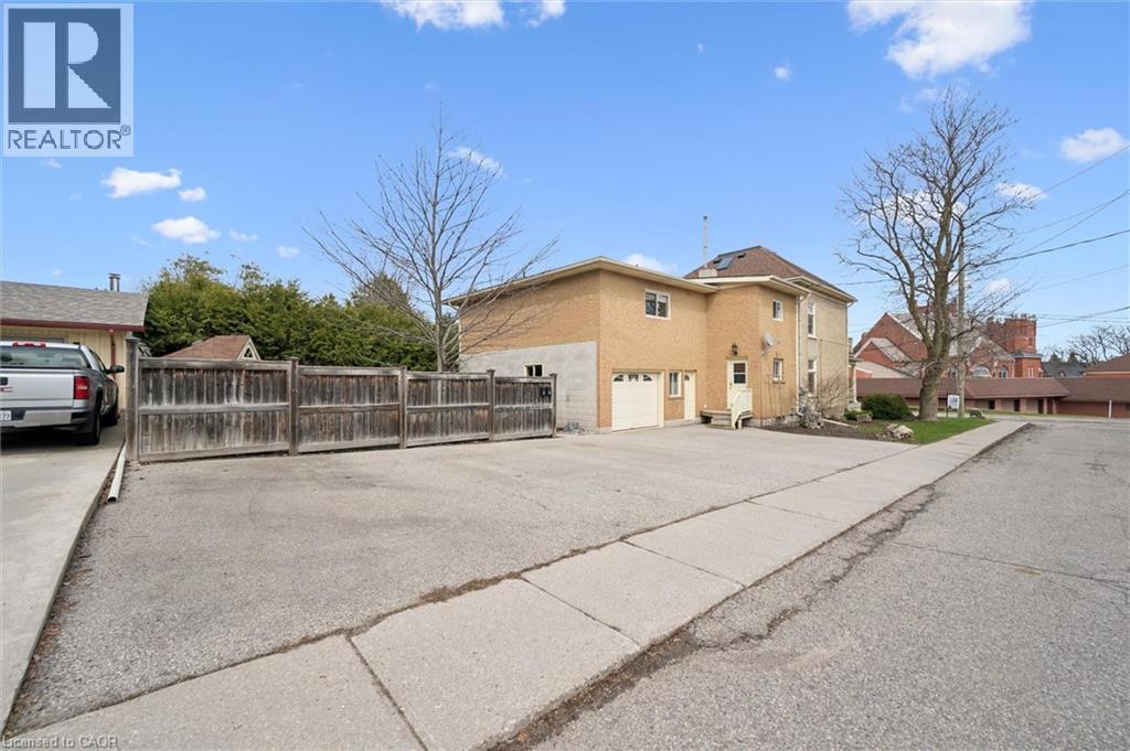 16 HAMPTON Street thumbnail 34