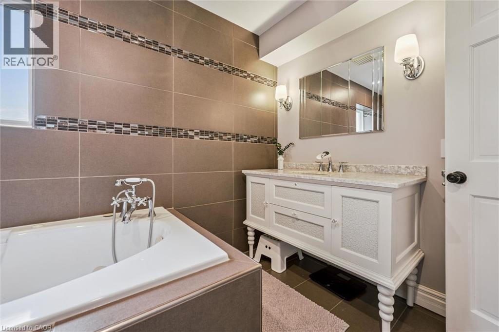 16 HAMPTON Street thumbnail 19