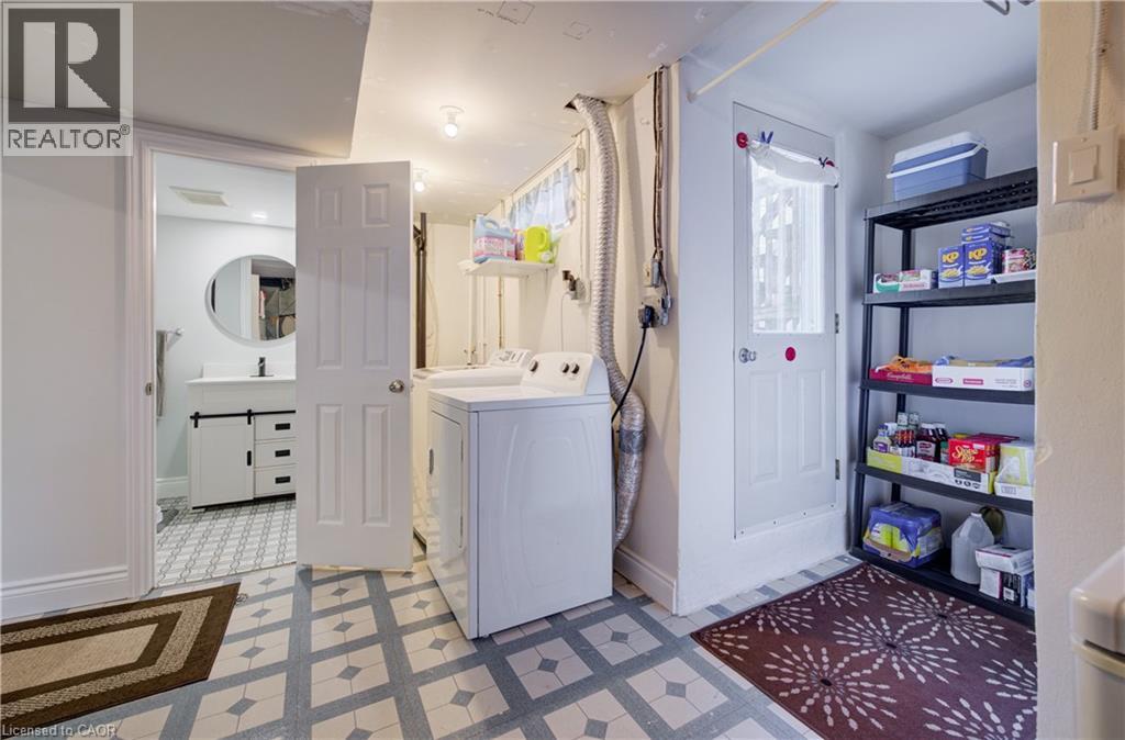 172 RENNIE Drive thumbnail 32