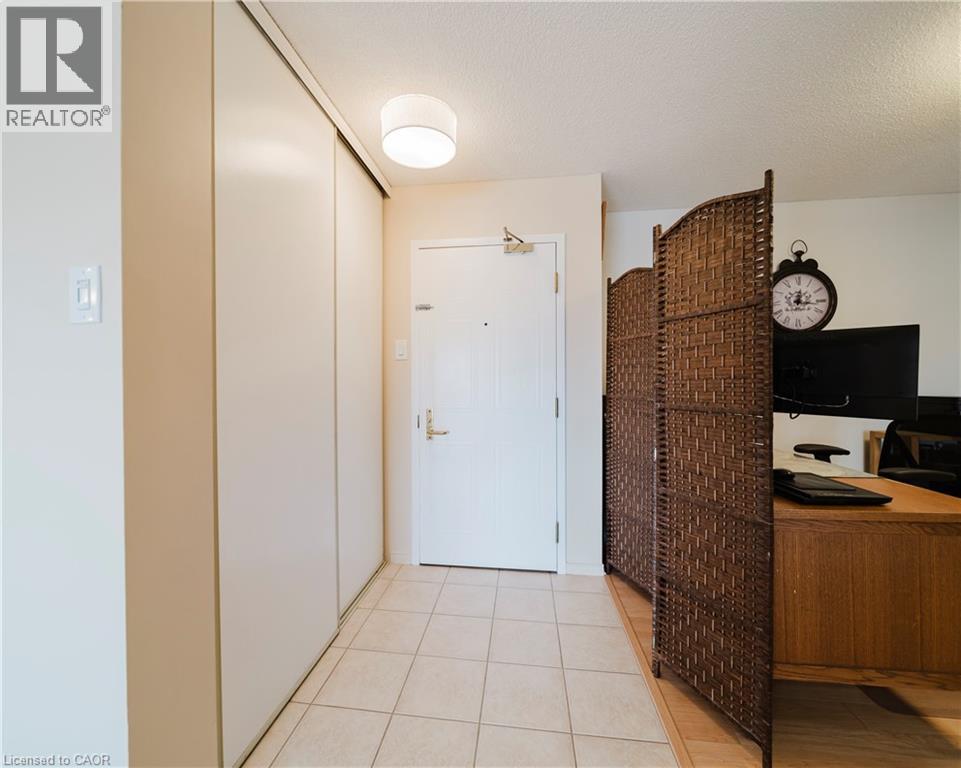 265 WESTCOURT Place Unit# 705 thumbnail 4