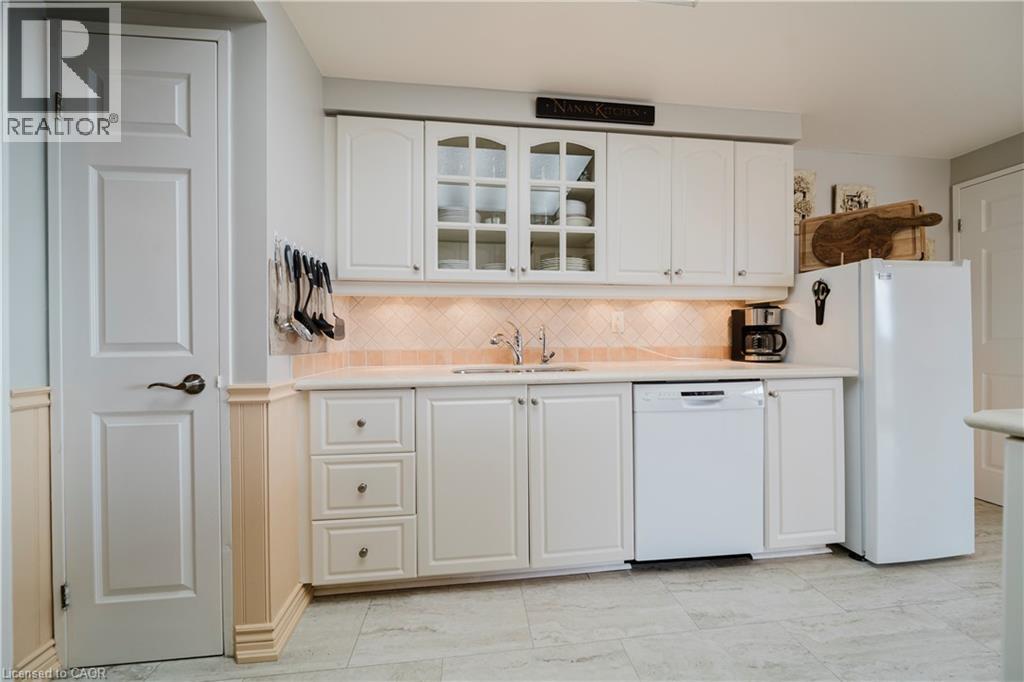 265 WESTCOURT Place Unit# 705 thumbnail 12