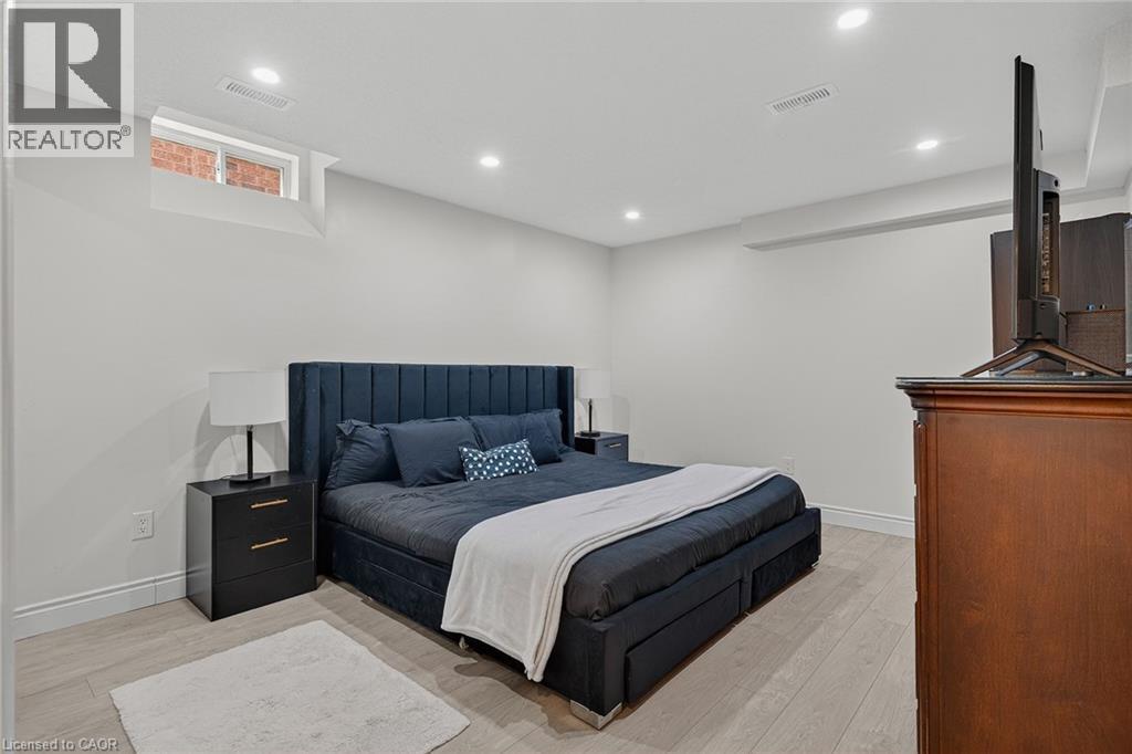 79 HOLBROOK Crescent thumbnail 32