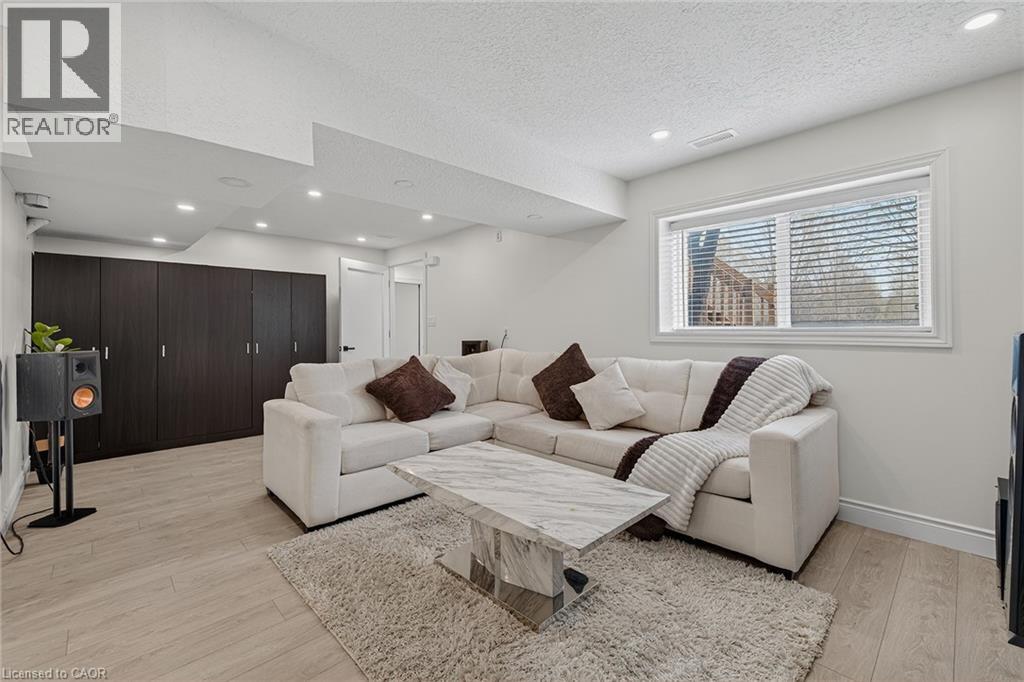 79 HOLBROOK Crescent thumbnail 29