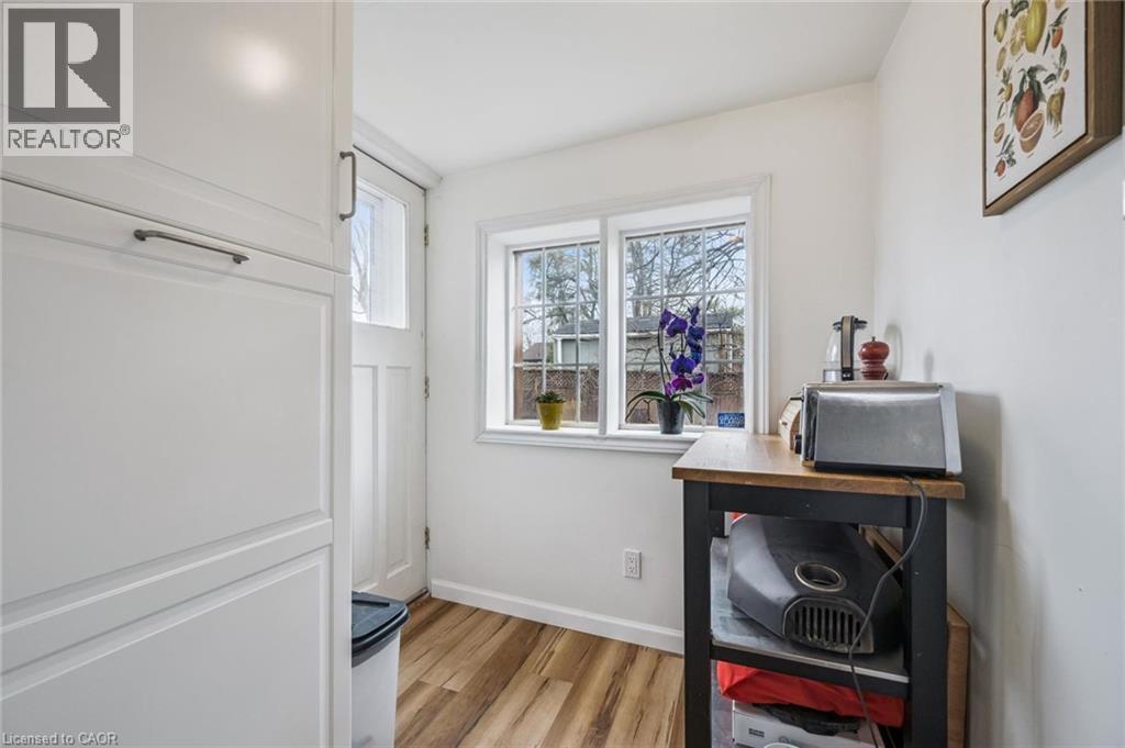 9 SPADINA Road E thumbnail 16