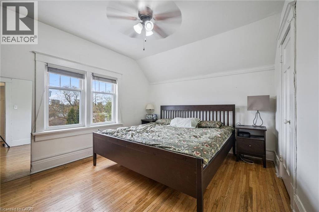 9 SPADINA Road E thumbnail 18