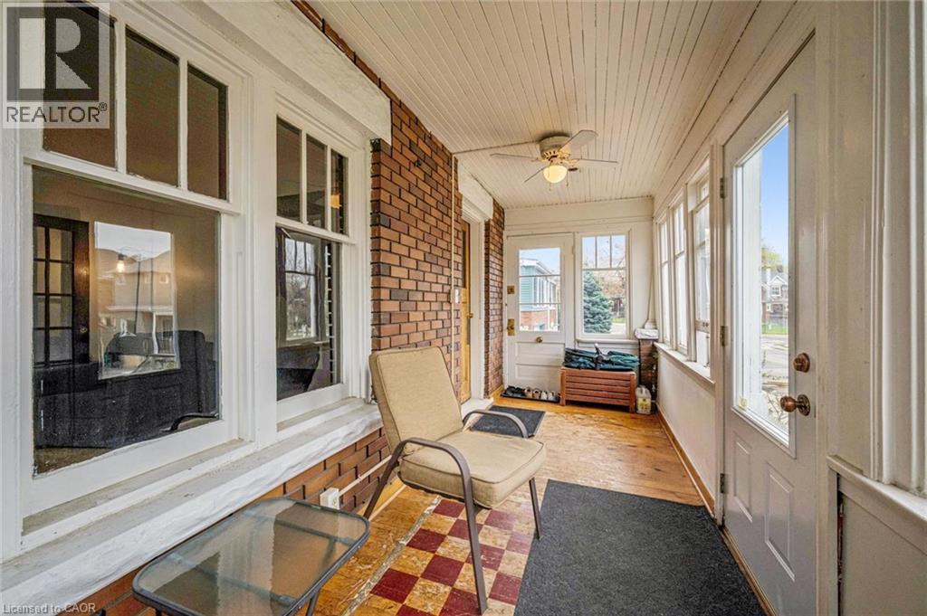 9 SPADINA Road E thumbnail 4