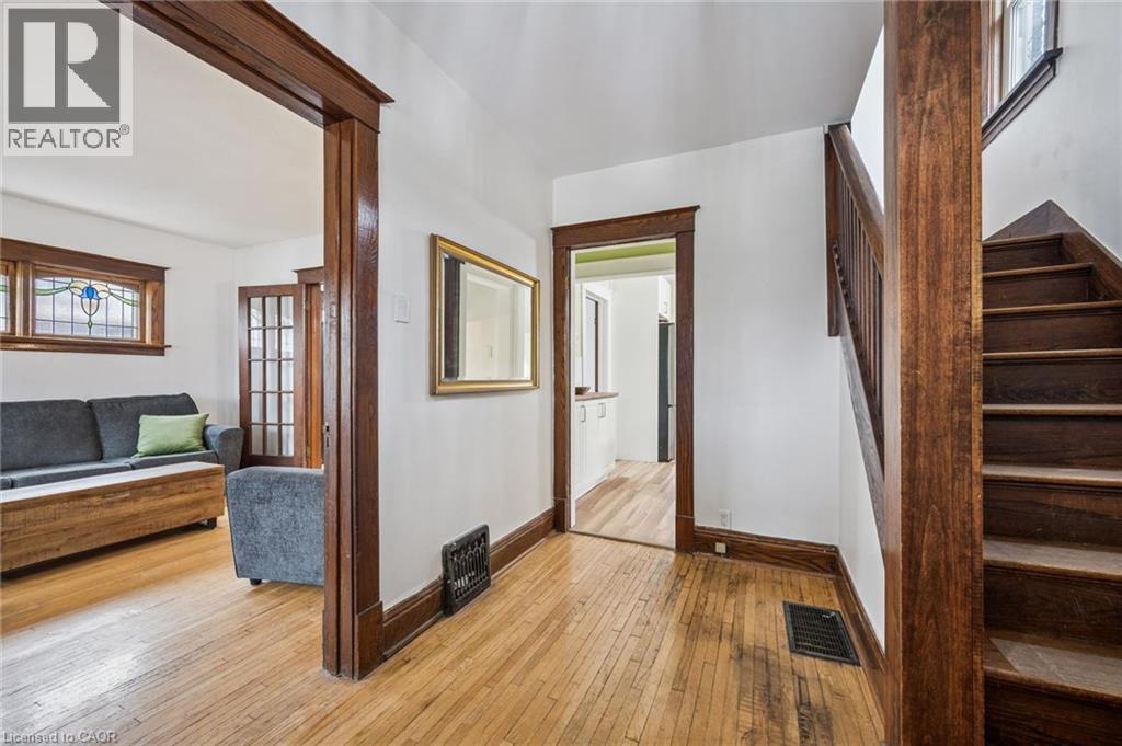 9 SPADINA Road E thumbnail 7