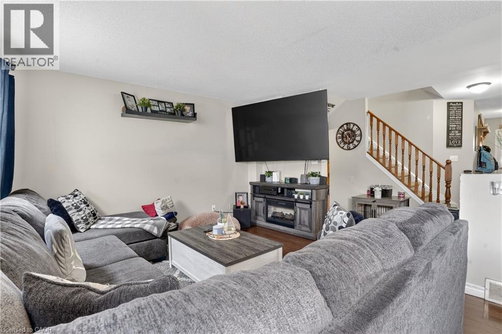 742 ANGLER Way thumbnail 13