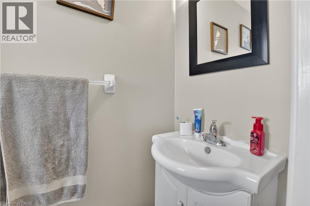 742 ANGLER Way thumbnail 6