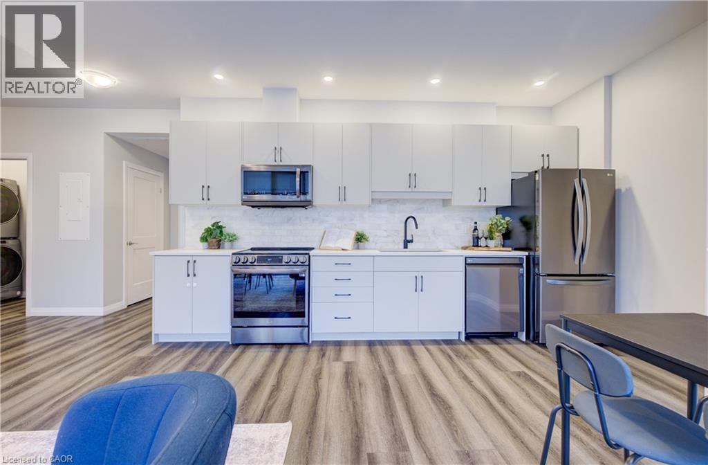 60 CHARLES Street W Unit# 201 thumbnail 4