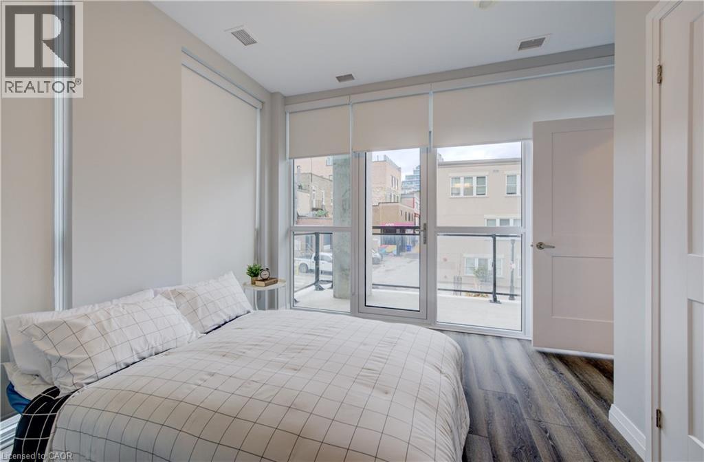 60 CHARLES Street W Unit# 201 thumbnail 13