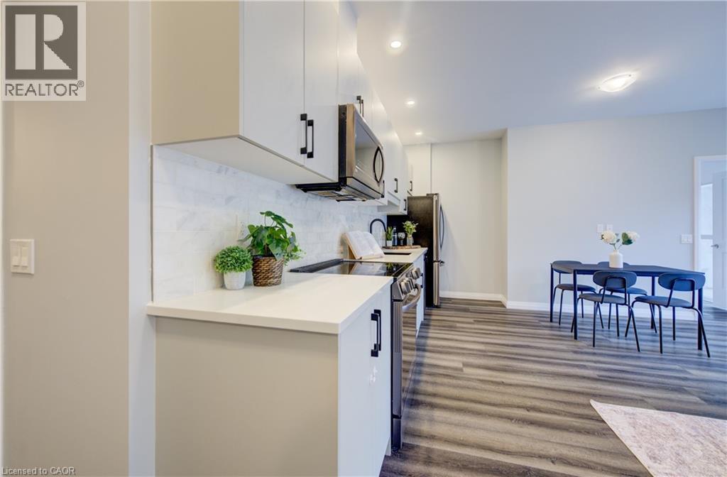 60 CHARLES Street W Unit# 201 thumbnail 6