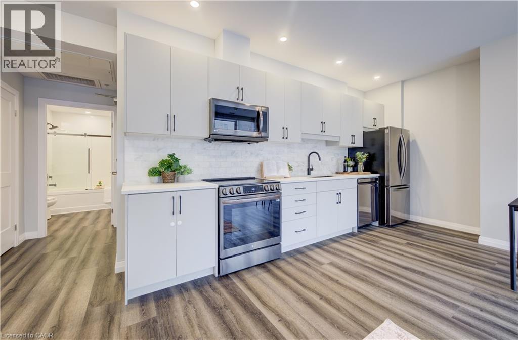 60 CHARLES Street W Unit# 201 thumbnail 5