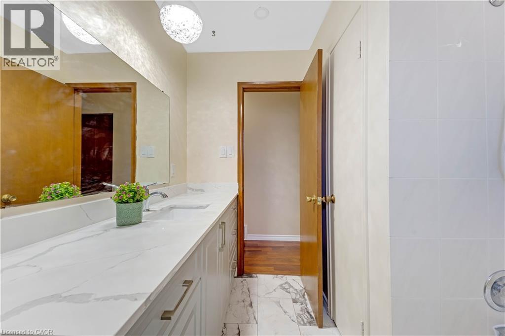 402 LAKEVIEW Drive thumbnail 16