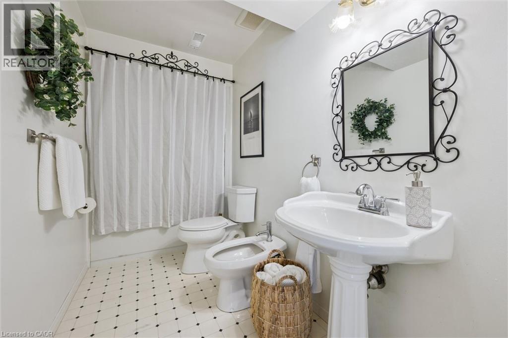 663 HEATHCLIFFE Place thumbnail 33