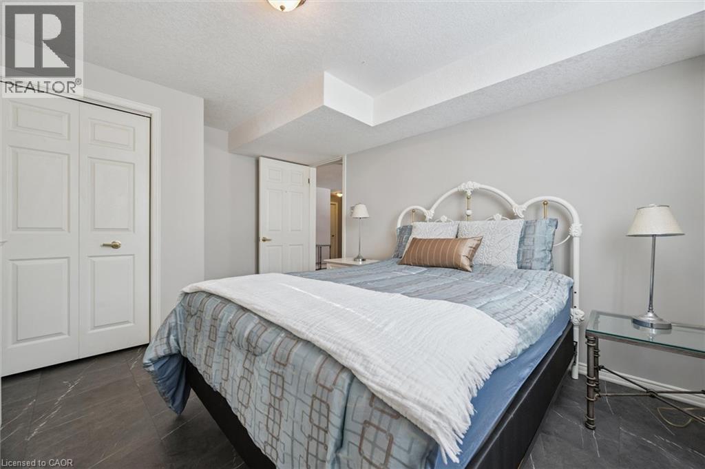 663 HEATHCLIFFE Place thumbnail 32