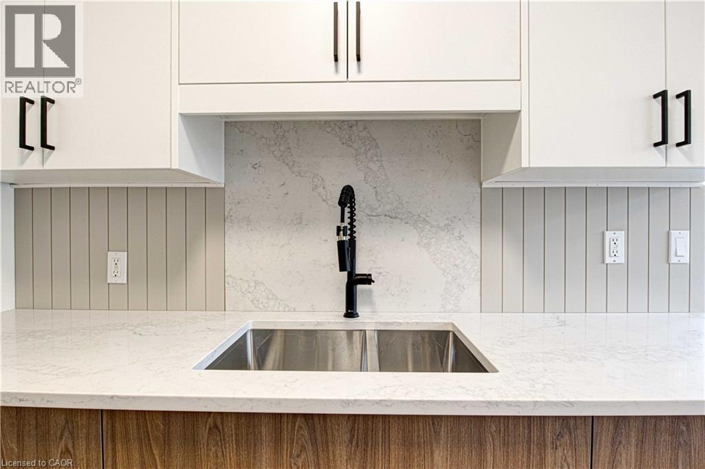 283 FAIRWAY Road N Unit# 405 thumbnail 5