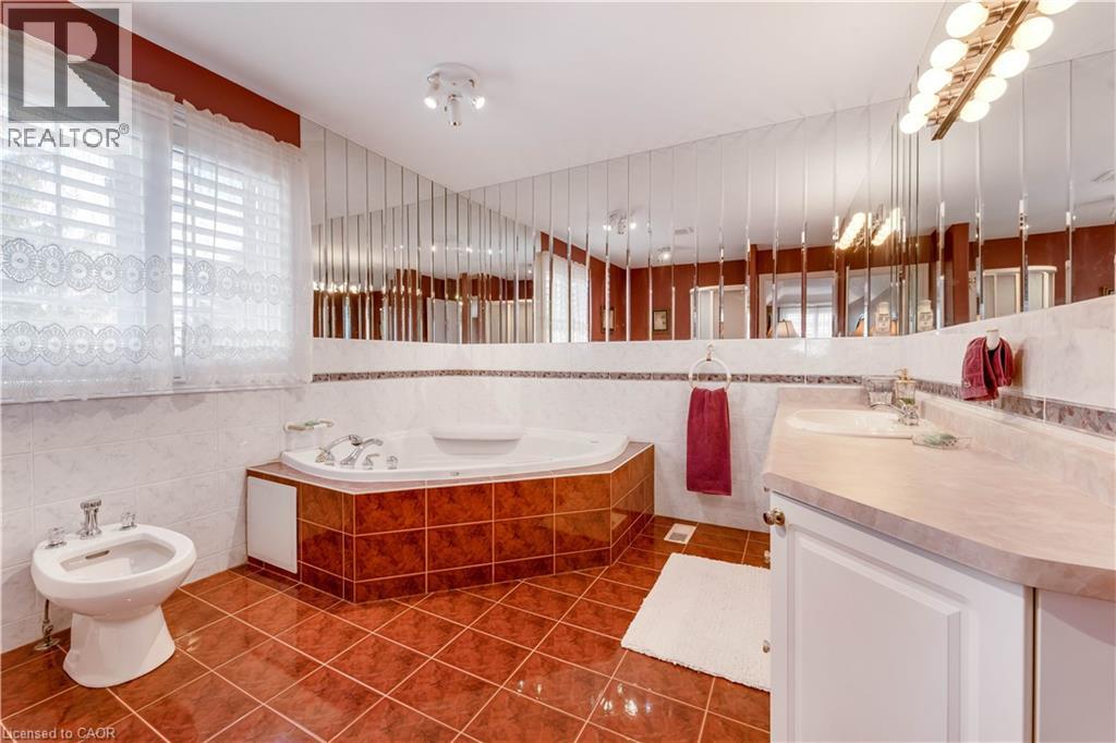 60 CHANDOS Drive thumbnail 23