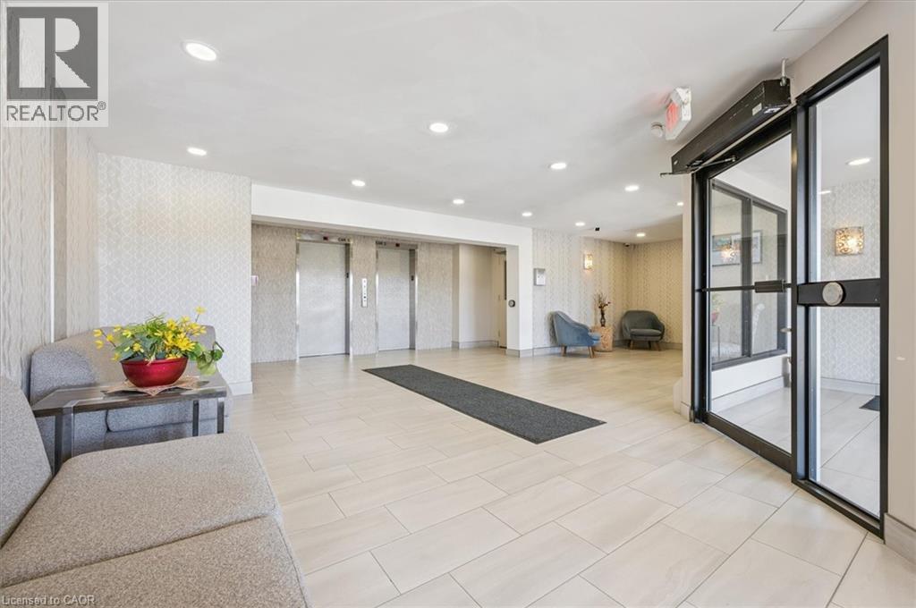 1100 COURTLAND Avenue E Unit# 302 thumbnail 5