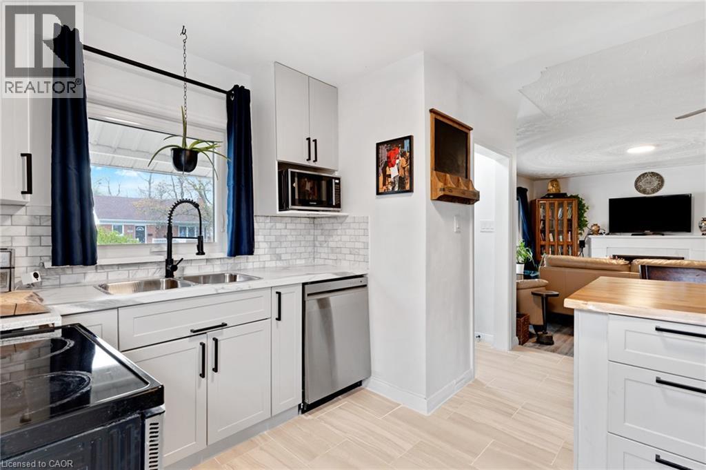 34 CHRISTOPHER Drive thumbnail 15