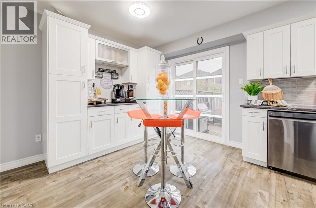 101 ESSEX POINT Drive thumbnail 11