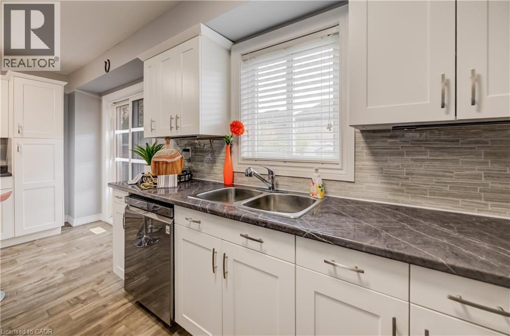 101 ESSEX POINT Drive thumbnail 16