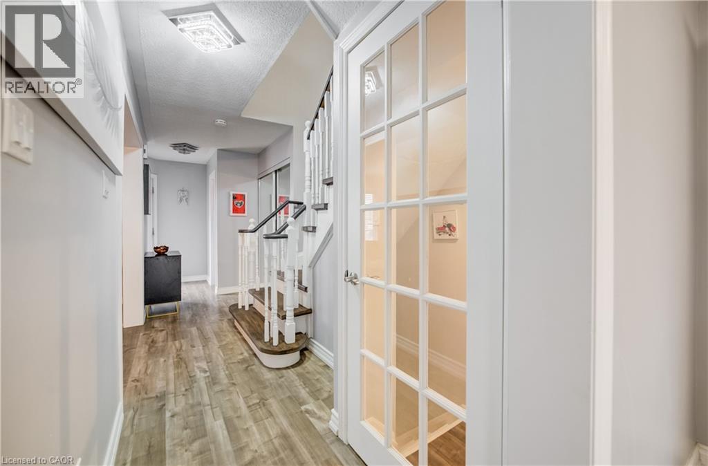 101 ESSEX POINT Drive thumbnail 18