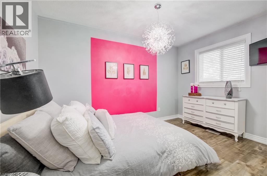 101 ESSEX POINT Drive thumbnail 24