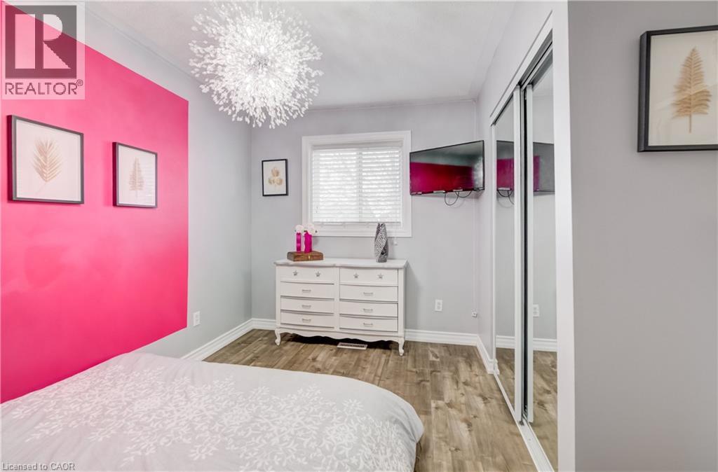 101 ESSEX POINT Drive thumbnail 25