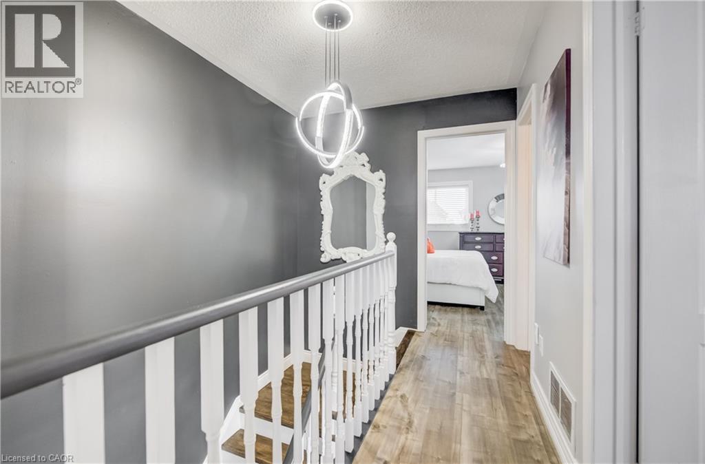 101 ESSEX POINT Drive thumbnail 28