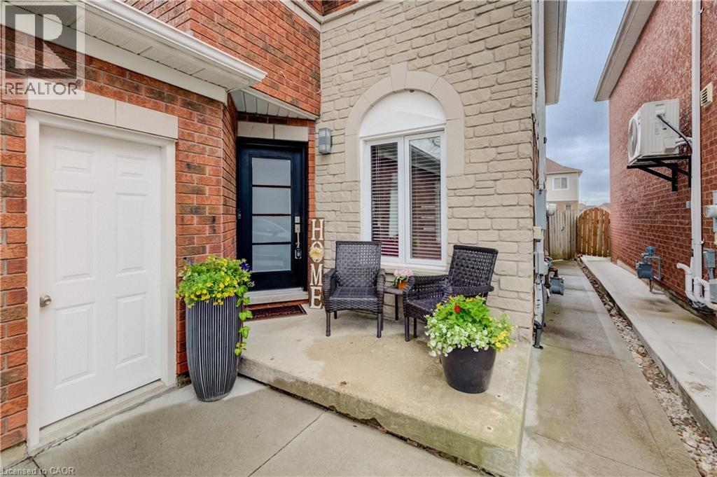 101 ESSEX POINT Drive thumbnail 3