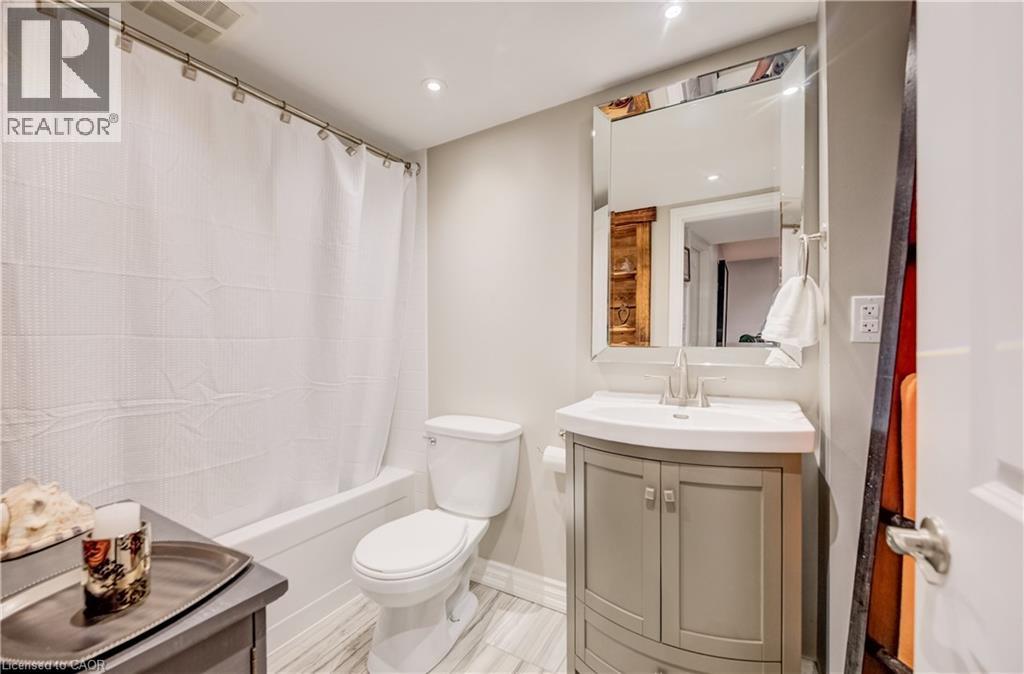 101 ESSEX POINT Drive thumbnail 33