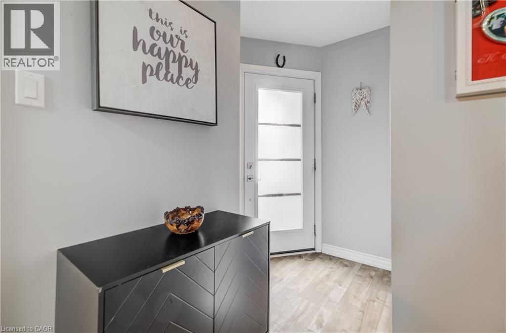 101 ESSEX POINT Drive thumbnail 4