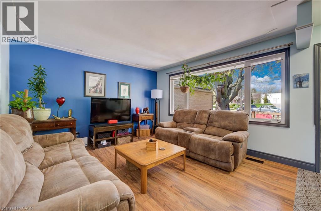 251 SHELDON Avenue N thumbnail 10