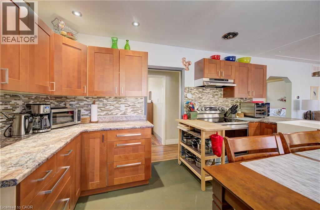 251 SHELDON Avenue N thumbnail 18