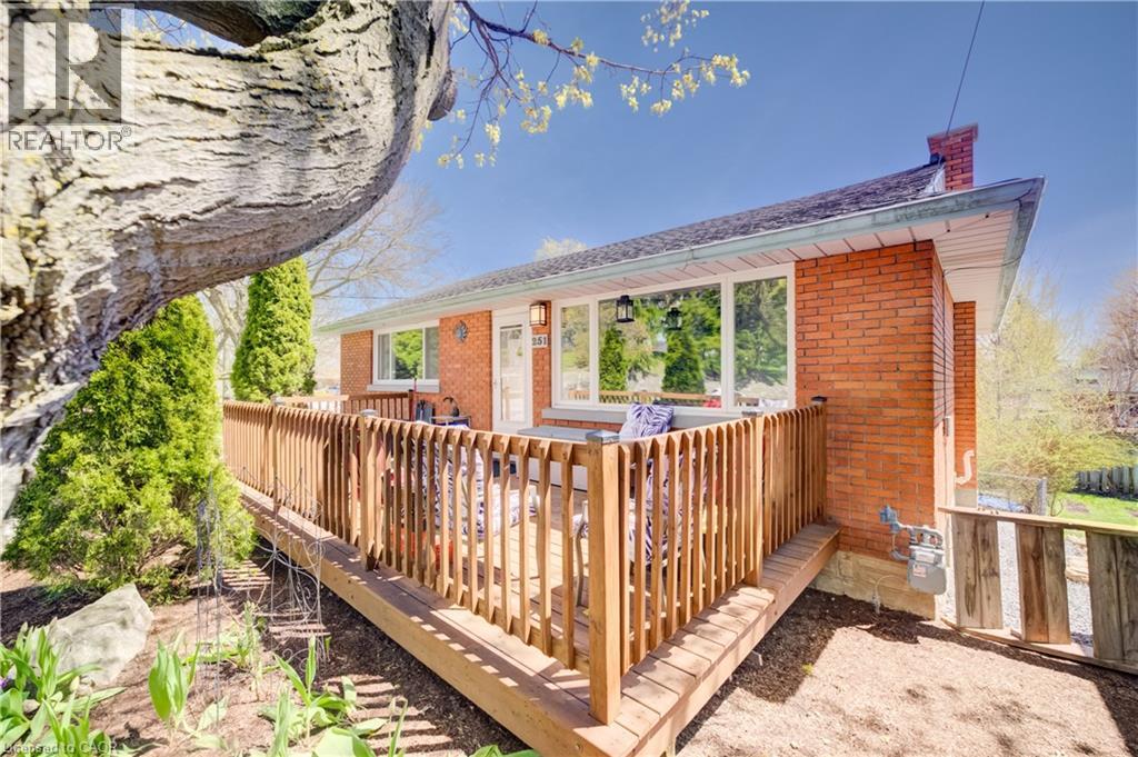 251 SHELDON Avenue N thumbnail 7