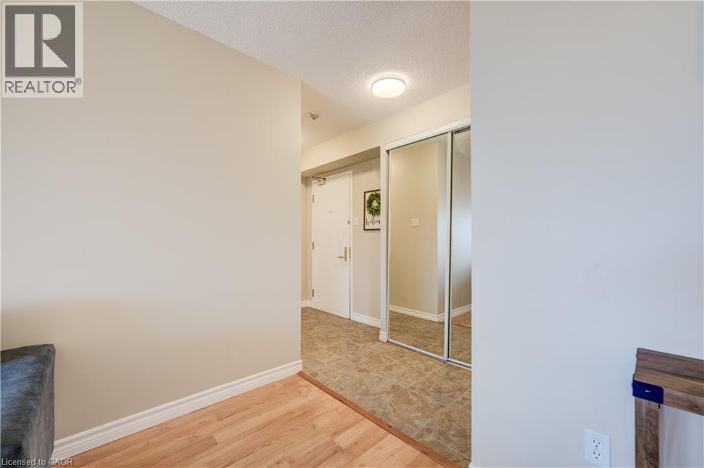 265 WESTCOURT Place Unit# 702 thumbnail 11