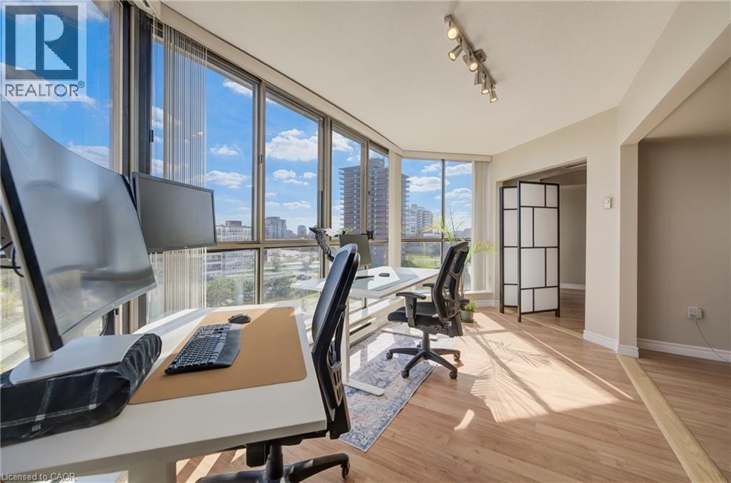 265 WESTCOURT Place Unit# 702 thumbnail 15