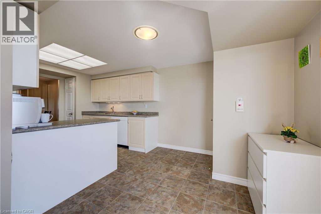 265 WESTCOURT Place Unit# 702 thumbnail 19