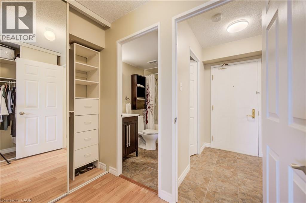 265 WESTCOURT Place Unit# 702 thumbnail 32