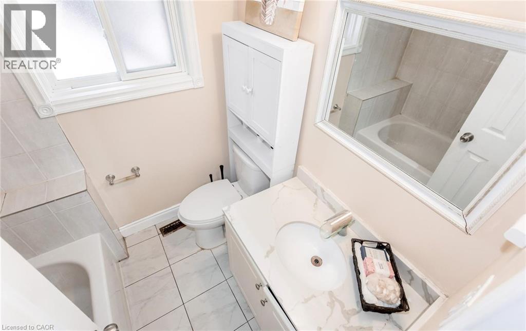 501 GLENELM Crescent thumbnail 35