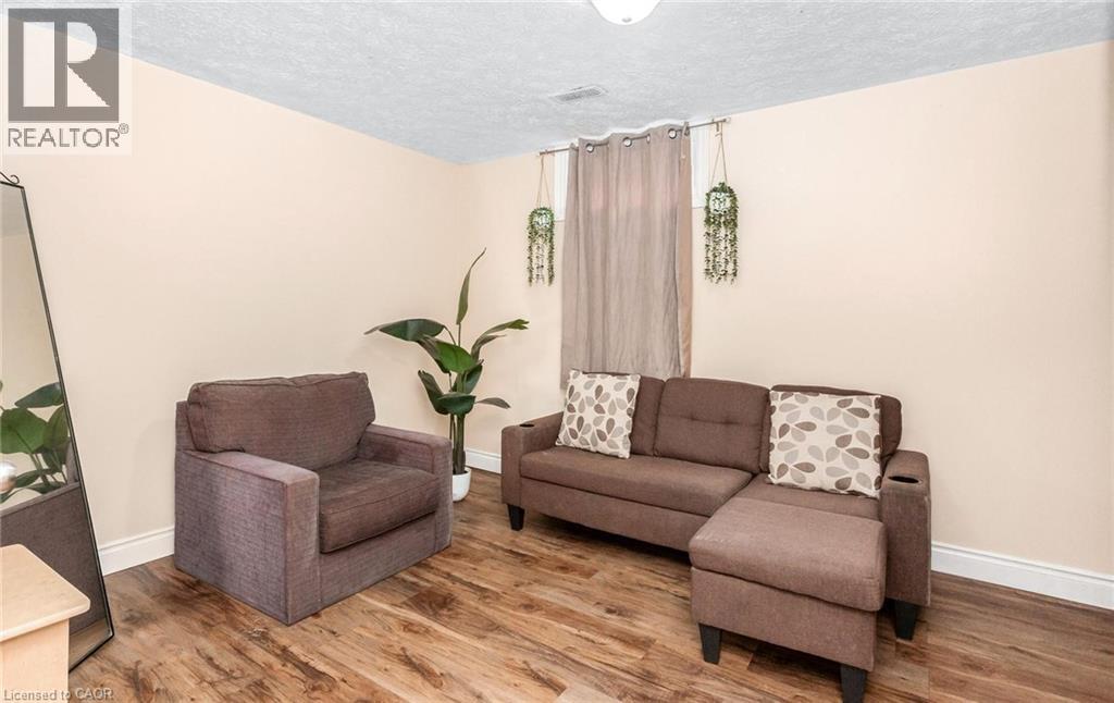 501 GLENELM Crescent thumbnail 37