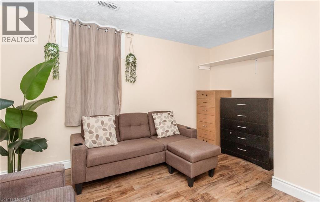 501 GLENELM Crescent thumbnail 38